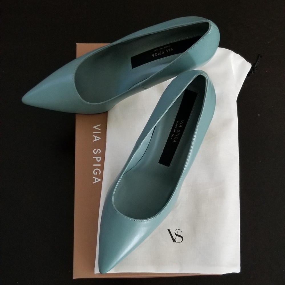 Never worn Via Spiga Nikole pumps